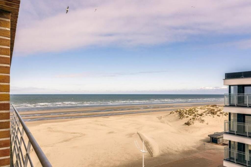 Appartment With Frontal Sea View With 3 Bedrooms Koksijde Eksteriør bilde