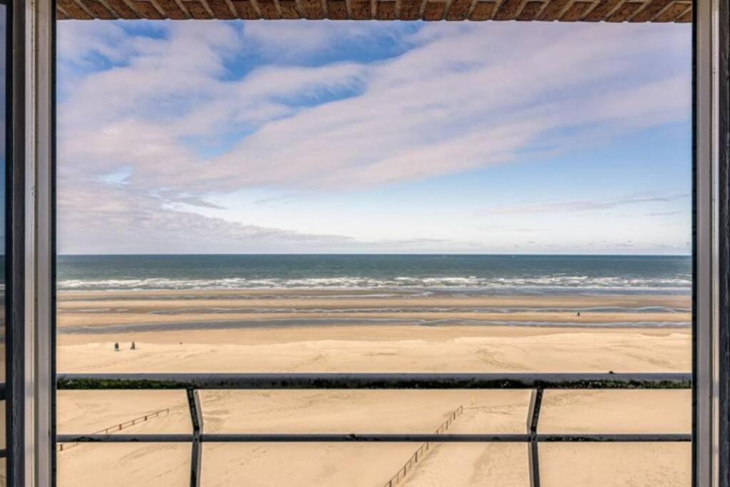 Appartment With Frontal Sea View With 3 Bedrooms Koksijde Eksteriør bilde