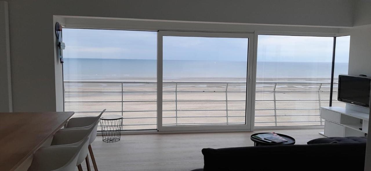Appartment With Frontal Sea View With 3 Bedrooms Koksijde Eksteriør bilde