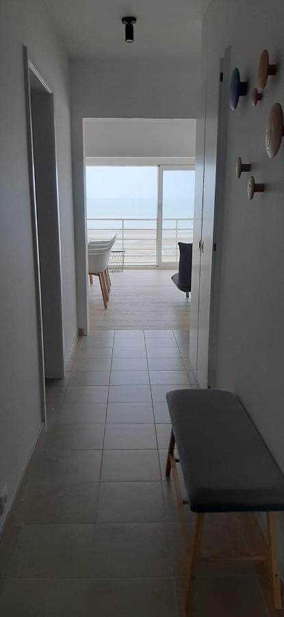 Appartment With Frontal Sea View With 3 Bedrooms Koksijde Eksteriør bilde