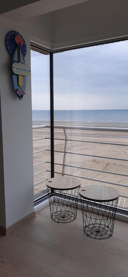Appartment With Frontal Sea View With 3 Bedrooms Koksijde Eksteriør bilde