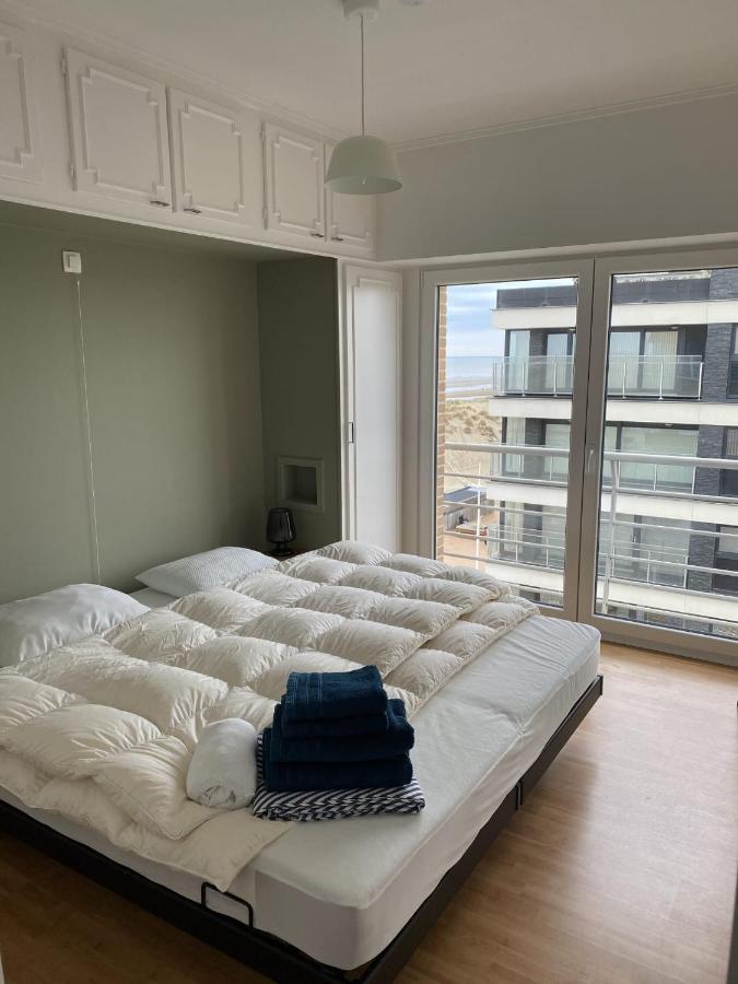 Appartment With Frontal Sea View With 3 Bedrooms Koksijde Eksteriør bilde