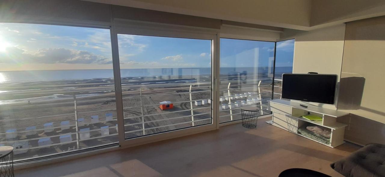 Appartment With Frontal Sea View With 3 Bedrooms Koksijde Eksteriør bilde