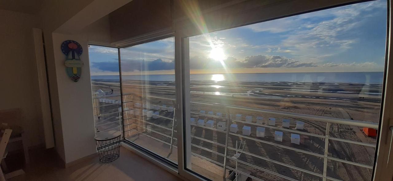 Appartment With Frontal Sea View With 3 Bedrooms Koksijde Eksteriør bilde
